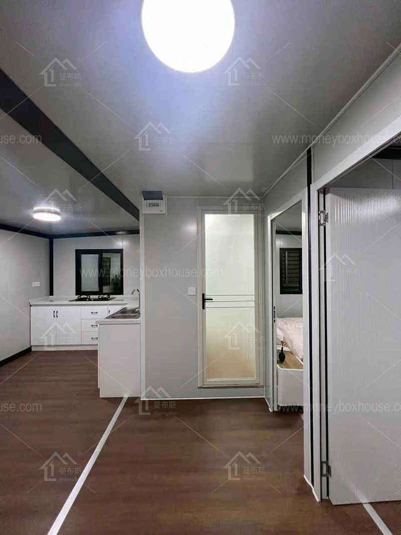 expandable container housing